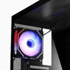 La DANUBE SAVA H400 es una caja gaming de alta calidad que destaca por su amplio espacio interno, perfecto para albergar componentes de alto rendimiento. Con capacidad para tarjetas gráficas de hasta 410 mm de longitud y una altura máxima de refrigeración de la CPU de 180 mm, esta caja te brinda la libertad de elegir los componentes más potentes del mercado.